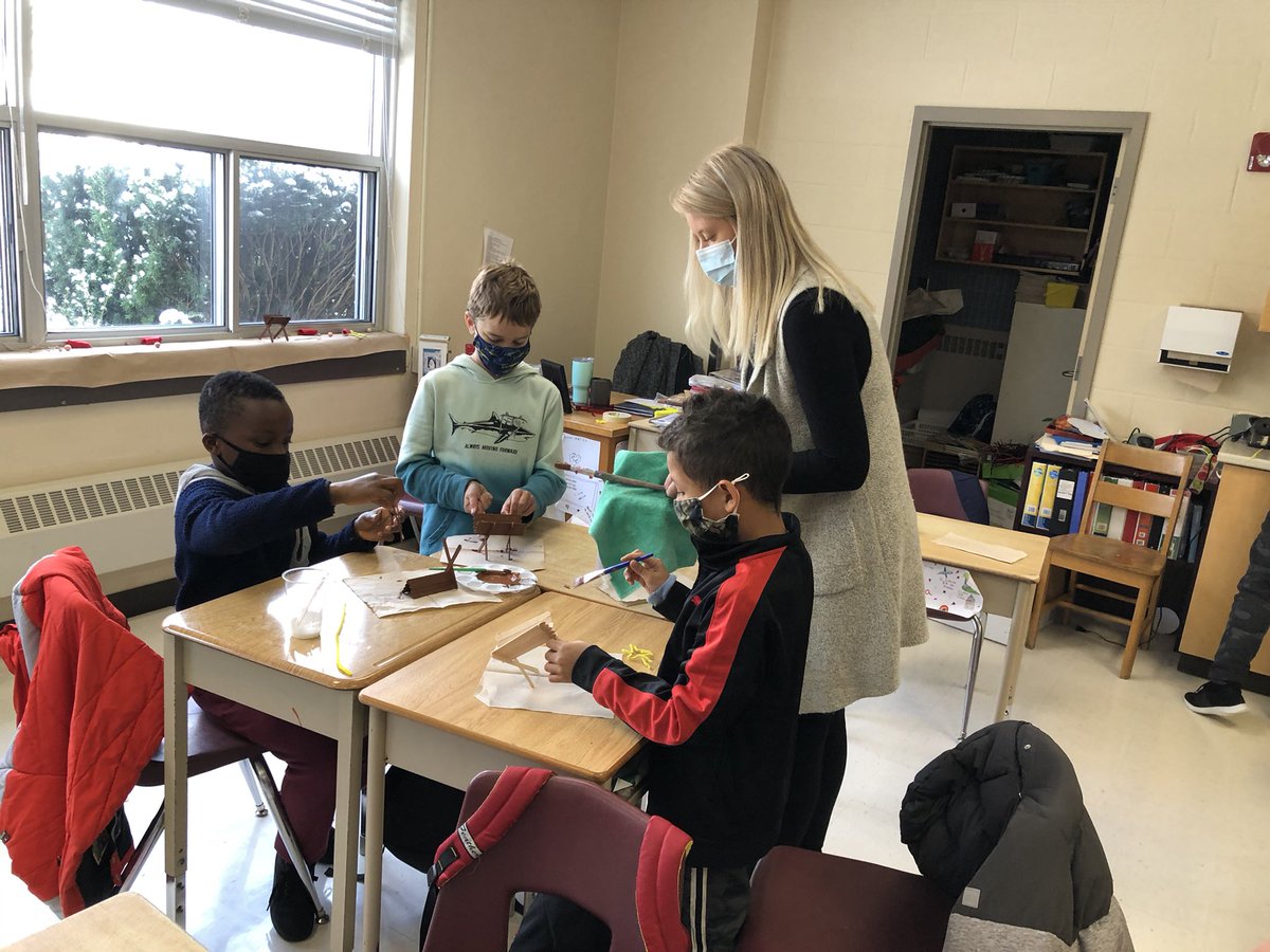 stmldcsb's tweet photo. Our 2nd snowfall of the season combined with Mrs. Lo’s annual Christmas Craft Workshop - is winter here already?  #ldcsb https://t.co/I07tSqgbat