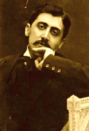 que concibió como la historia de su vocación, tanto tiempo postergada y que ahora se le imponía con la fuerza de una obligación personal.Esta obra de Proust describe con minuciosidad la vida física y, sobre todo, la vida mental de un hombre ocioso que se mueve entre la
