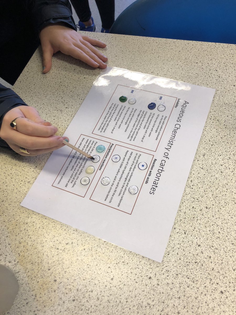 kinakinakinaT's tweet image. And yet more microscale . . . never taught carbonates/precipitates/identification like this before, but I am forever converted. Visualiser came in very handy for post-prac discussion.#ASEChat #ASEtechs @UncleBo80053383 #onetraypracticals #microscalechem