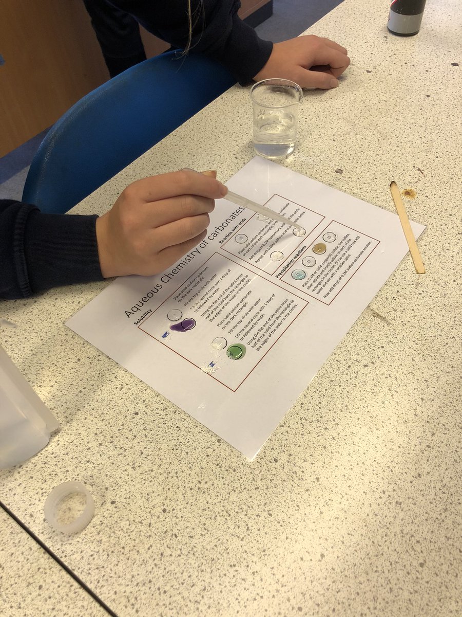 kinakinakinaT's tweet image. And yet more microscale . . . never taught carbonates/precipitates/identification like this before, but I am forever converted. Visualiser came in very handy for post-prac discussion.#ASEChat #ASEtechs @UncleBo80053383 #onetraypracticals #microscalechem