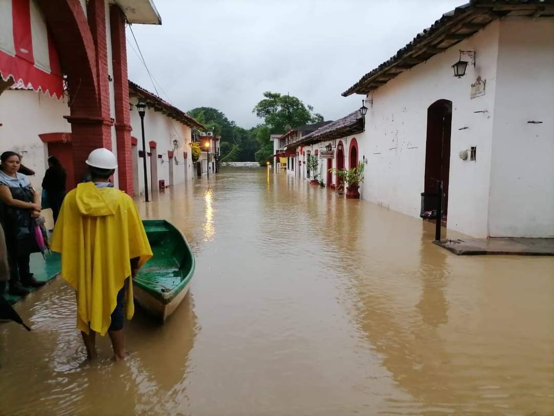 RenNez10's tweet photo. El trato despectivo por los más pobres, se cristaliza en la situación de Tabasco, la 4t el fraude de México. #AMLOHundeTabasco. https://t.co/3YdI4GPKoq
