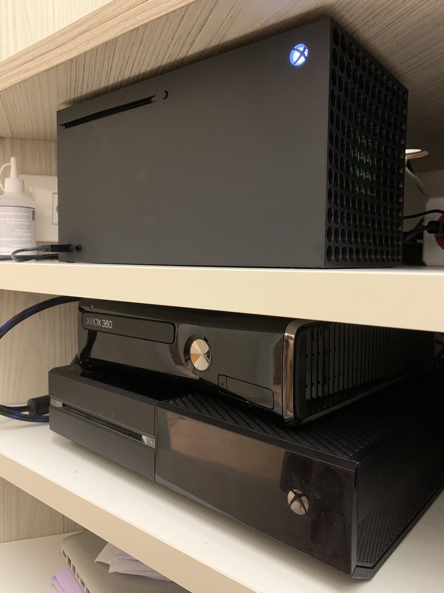 xhenriquefps's tweet image. Eu queria ser #TeamVertical, mas meu quarto fica mais organizado no #TeamHorizontal. Escolhi ficar no time inferior 😔