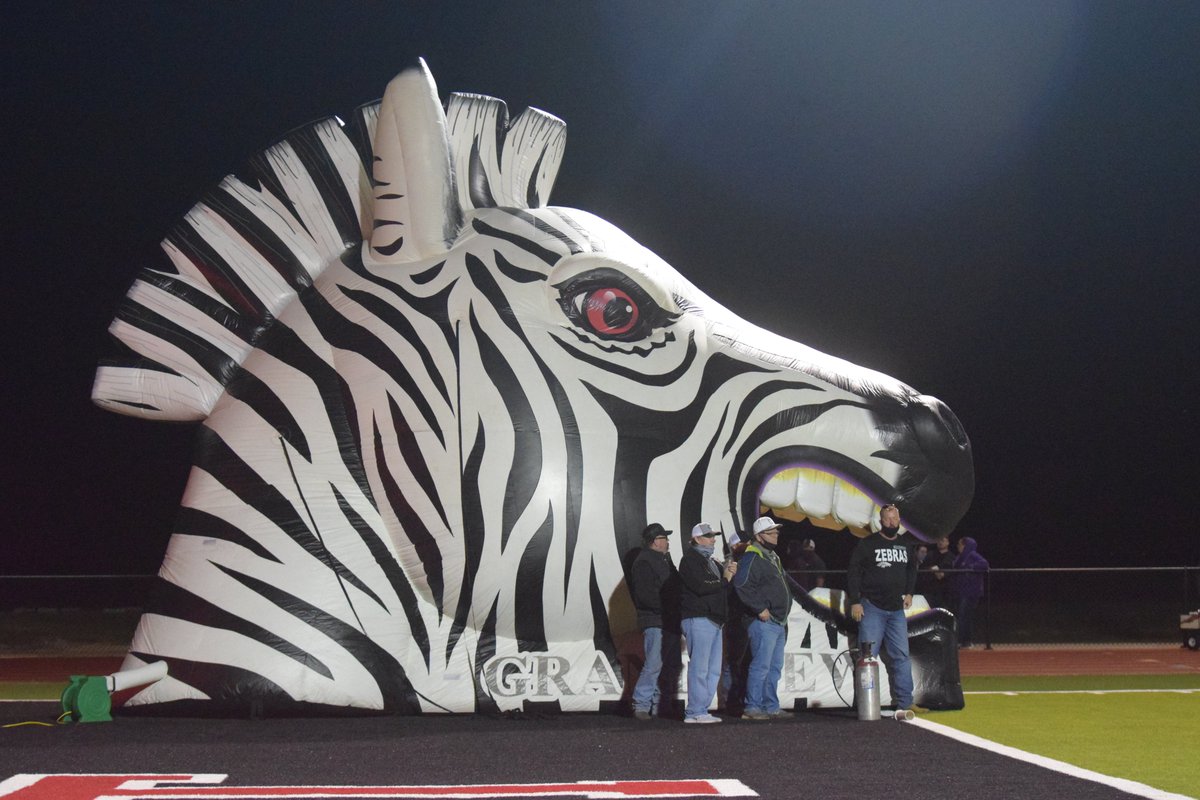 dctf's tweet photo. Which one?

Like = @GrandviewISD (Zebras) 
Retweet = @PineFootball (Porcupines)

📸 @zac_byrd3 | #TXHSFB https://t.co/8vu0Dc3ZHN