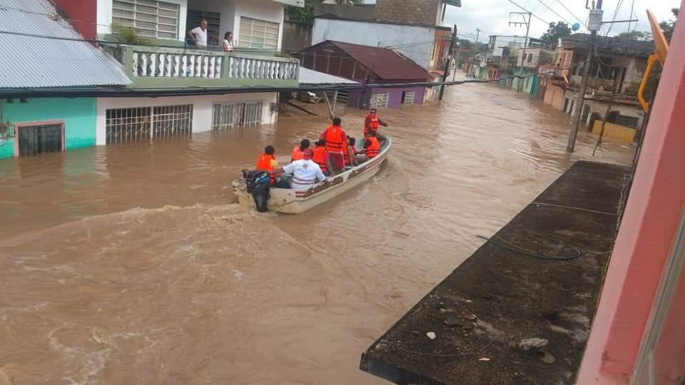 nadiaHeRa4's tweet photo. #AMLOHundeTabasco
@lopezobrador_ continua ignorando a cientos de damnificados en Tabasco, el no destina recursos en su auxilio https://t.co/LNqAnalj6x