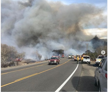 SouthTahoeNow's tweet photo. Three fires burning from #Doyle to #Walker. New one near #Reno growing quickly, all wind-fed. #MountainViewFire 5000 acres, #LauraFire 500 acres, #PineViewFire 250 acres - quickly changing with evacuations. Photo from @MonoSheriff @AlertWildfire https://t.co/2uPcWk4j5T https://t.co/fGGgGZ9rDr