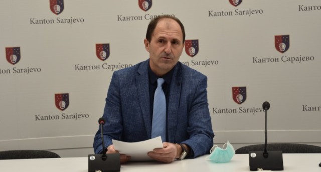 Let's start with looking into what  #Sarajevo is!It is a  #canton! 35 members of cantonal assembly choose a government which is in charge for  #education,  #health,  #public  #transport & some  #infrastructure.A  #Croat Mario  #Nenadić is cantonal Prime Minister since March 2020!