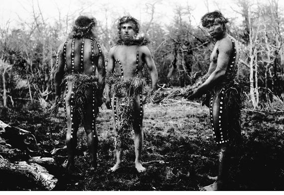 Вторглись на землю племени. Пигмеи народ африки. Северный сентинел племя. Пигмеи фото. Джунгли южной америки.