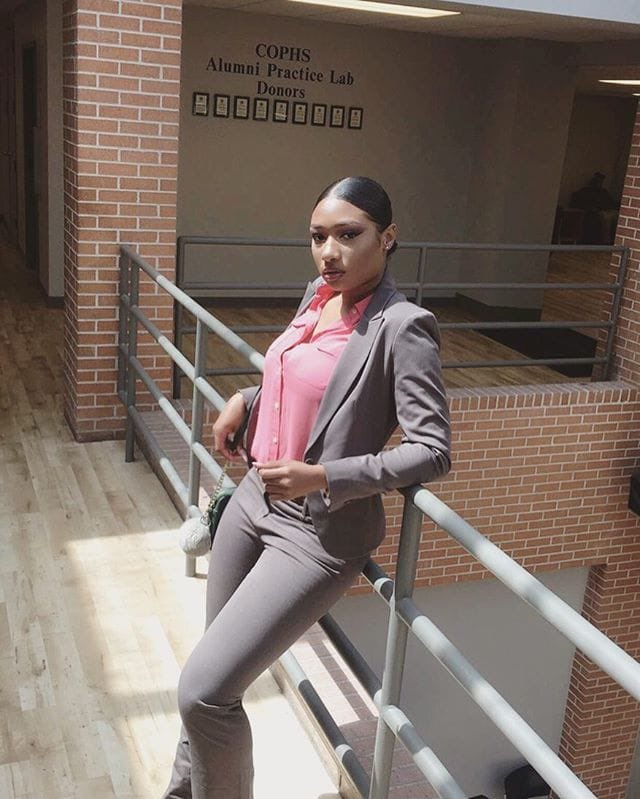 BEYMANll's tweet image. She was real showing up to her classes like she worked for a law firm