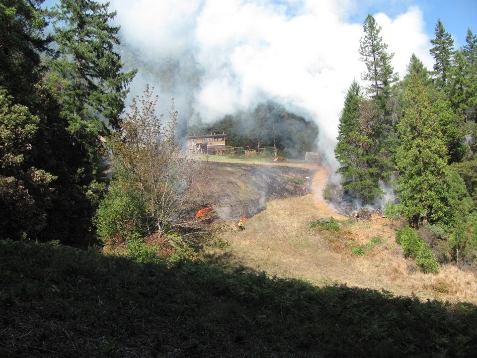 wildland_zko's tweet photo. @Pyrogeographer @pyrogeog I'm thinking the same thing today. I agree rx fire is an essential tool, but feel we need to be strategic, and not waste our efforts in places where fundamental urban design problems create a firescape where houses will be the primary fuel during an extreme event. #traige https://t.co/MFUoFswDuG