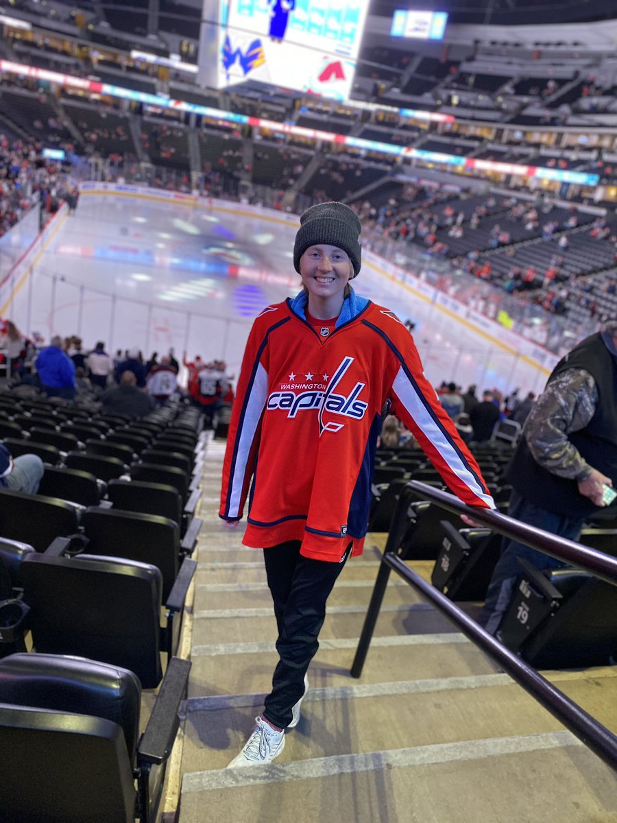 SkiFastFund's tweet photo. @Capitals @NHL @LeidosInc Campbell is a 19 year old caps super fan and has been fighting cancer since she was 16 years old💛🎗Her most recent scans show progression and she could use a lot of positive energy❤️ #allcaps https://t.co/oGnNfeAb8H