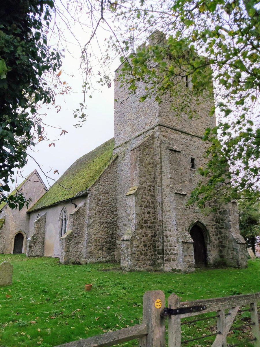 A crack team of our  #volunteers have been hard at work recording  #gravestones and  #memorials at the  @MarshChurches  #Snave church. Follow this developing thread for updates on our last  @HeritageFundUK funded activity for 2020   #romneymarsh  #fifthcontinent...