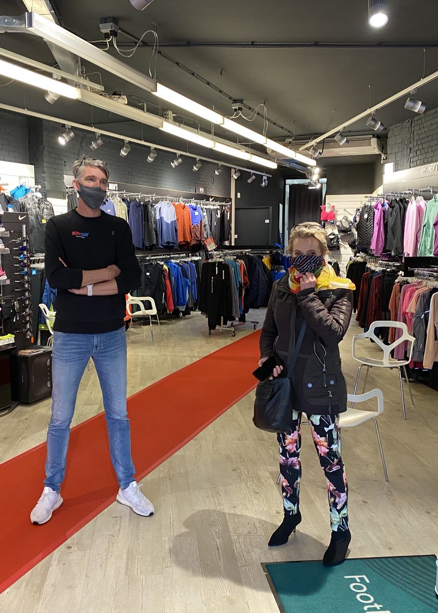 hansvantelling's tweet image. Even wat anders. Vandaag op bezoek geweest bij de Hilversumse vestiging van 
@Run2DayHilvsum samen met @Jorinedesoet, de nieuwe centrummanager van Hilversum. Gelijk maar even de halve winkel van Louran van Keulen leeggekocht. Uitstekende ondernemer;).