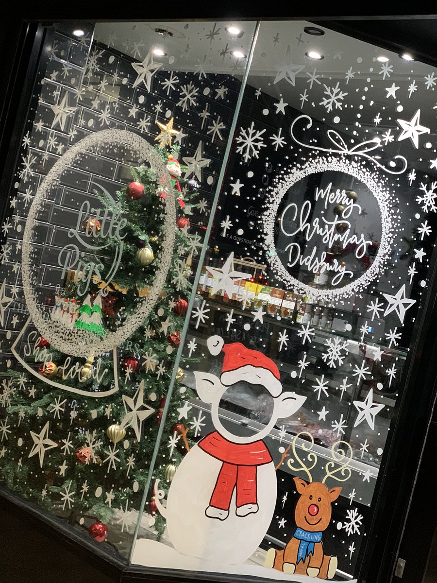 Getting our Festive vibe on today! ✌🏻🎄❄️☃️ #didsbury #christmaswindow
