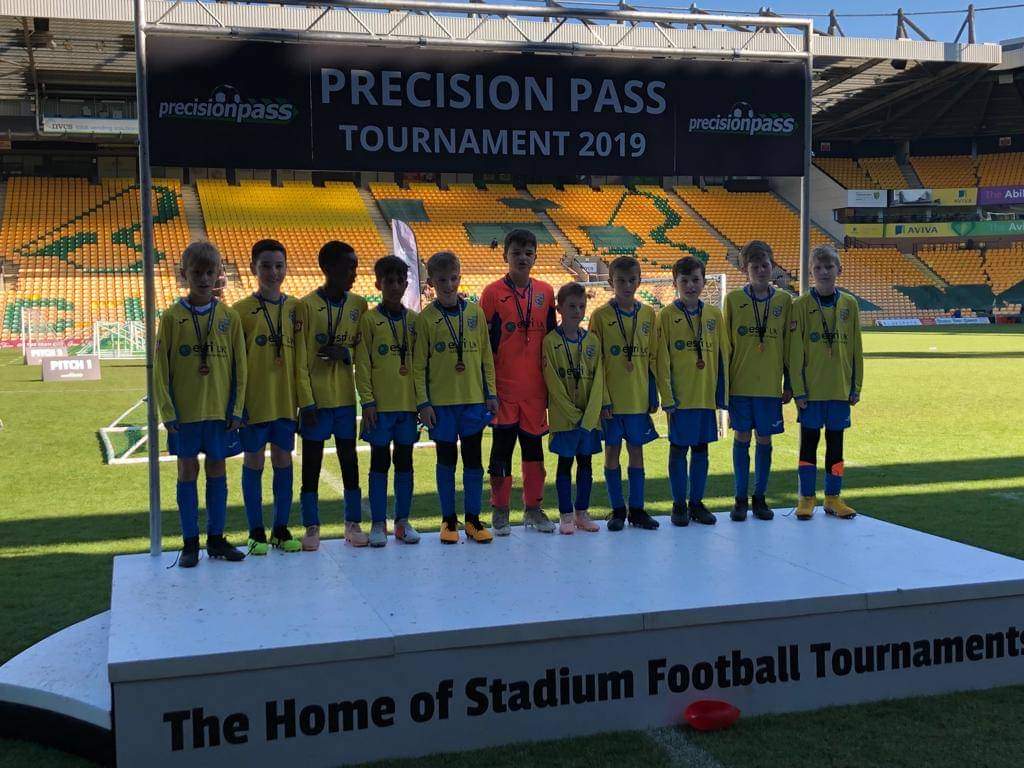 PrecisionPass's tweet photo. Win, lose or draw.. all players receive a participation medal and a special moment to go up on our pitchside stage with their team 🙌
2021 Stadium Tournaments Coming Soon! ⚽️
https://t.co/tNEK1rW2Ck | #precisionpass #grassrootsfootball https://t.co/bxfcSj5Fwd