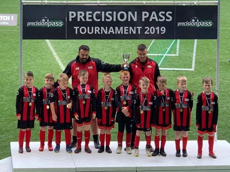 PrecisionPass's tweet photo. Win, lose or draw.. all players receive a participation medal and a special moment to go up on our pitchside stage with their team 🙌
2021 Stadium Tournaments Coming Soon! ⚽️
https://t.co/tNEK1rW2Ck | #precisionpass #grassrootsfootball https://t.co/bxfcSj5Fwd