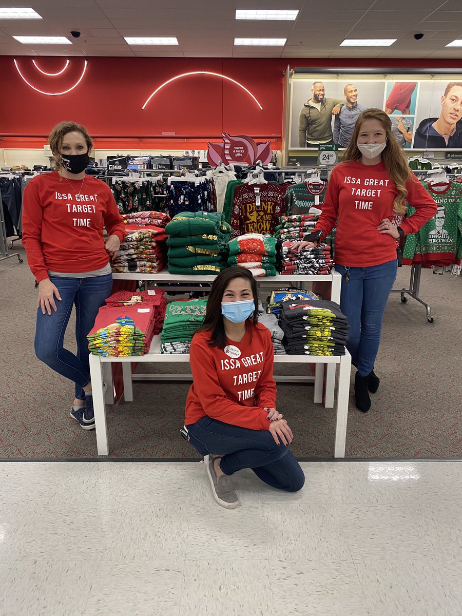 ChelseyWit11's tweet photo. Our specialty teams quote for Q4 is βIssa great target time!β We love spreading the target joy to our teams! BRING IT ON Q4! #holidaysattarget #Q4 #T2330 @BpaigeT2330 @elainequitos https://t.co/BArMM03zRP
