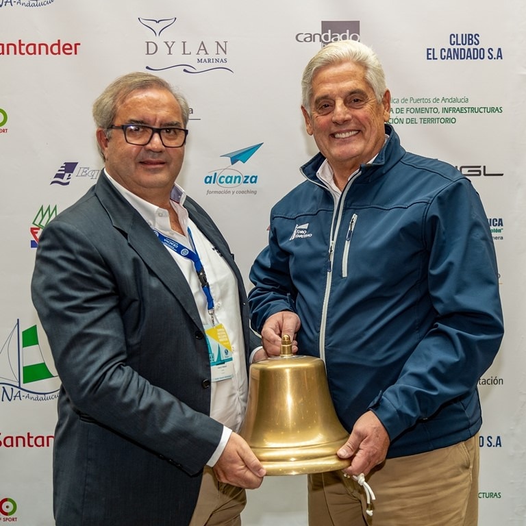 ElForoMaritimo's tweet photo. Se cumple un año de la clausura del IV Simposio Nacional de Clubes Náuticos, con el símbolo de las jornadas con  Carlos Torrado gerente de CEACNA y @hernanlapuente  de Foro Marítimo. @ceacna
#IVSimposioCEACNA #CEACNA #industrianaval #CAMMALAGA #economiaazul #Nautica https://t.co/7ejI1DfxA6