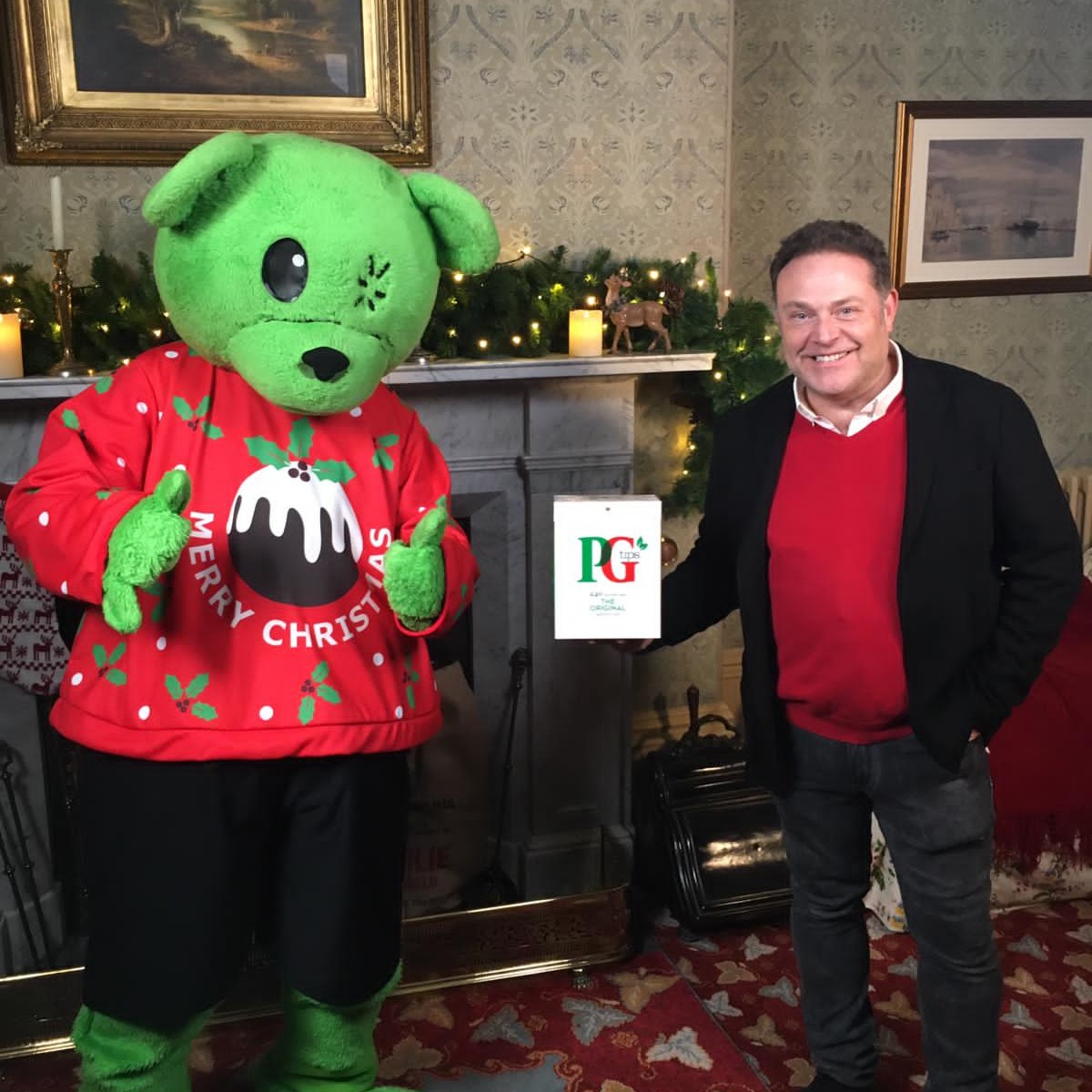 MFT_Charity's tweet photo. Our virtual Christmas Carols in the City is only one month away!

Make sure you get your family ticket purchased by December 7th to make sure your event pack arrives on time including something special from event sponsor @PGtips @Unilever!

https://t.co/INChlyruSR

#RMCHCarols https://t.co/Noicot4wAH