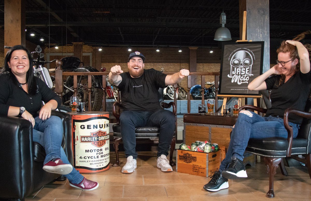 Nouvel épisode de la webserie On Jase Moto à voir dès maintenant via le onjasemoto.com mettant en vedette <a href="/PhilRoyhaha/">Phil Roy</a> et <a href="/Silvitourigny/">Silvi Tourigny</a> ! 😎 #moto #harleydavidson #scooter #tonytunder <a href="/HarleyCanada/">Harley Nguyen</a>