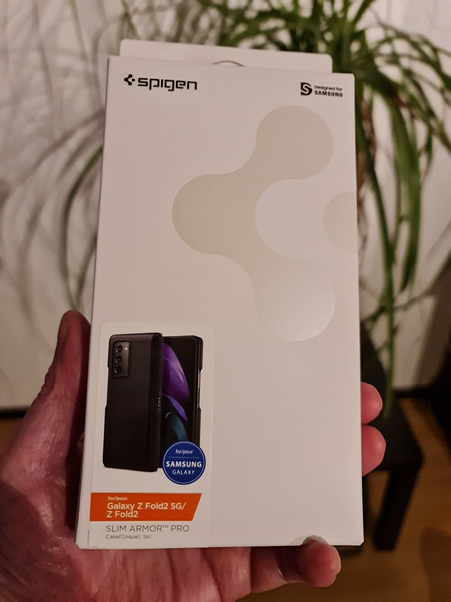henklbr's tweet photo. Finally, my "Eye catcher" #Samsung #GalaxyZFold2 has the perfect #protection it needs:
#Spigen #SlimArmorPro ! 👀
"Time to see the world, my precious!" 🌍
cc: .@SamsungNL @SpigenWorld @SpigenEUandUK @spigenukcases @SpigenSupport https://t.co/zjaDPdYfFF