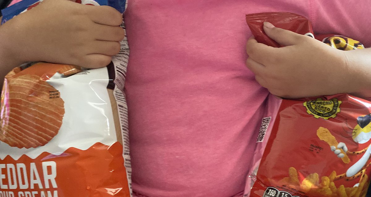 KatyBoricua's tweet photo. Lo 2do que me dijo mi hijo en la mañana fue que hoy era @Raymondyamigos. Y su hmna llamó al padre pa’ los “snacks”. Llevan días anticipando ver @MonicaPastrana7 @norwillpaola @SaraJarque @berengeno_ y cía. ¡Ah! Y extraña a las gatas...#TerapiaDeRisa https://t.co/wge03KoMQw