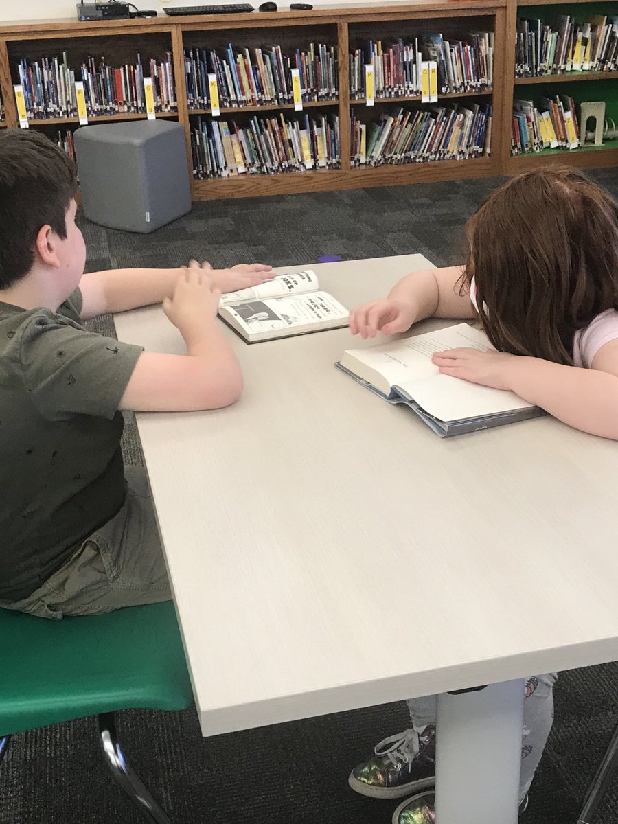 library_curtis's tweet photo. Thankful for students who ❤️ reading! #roolibraries #curtisel #whywisd 🦘💙 https://t.co/2ppQBkUKle