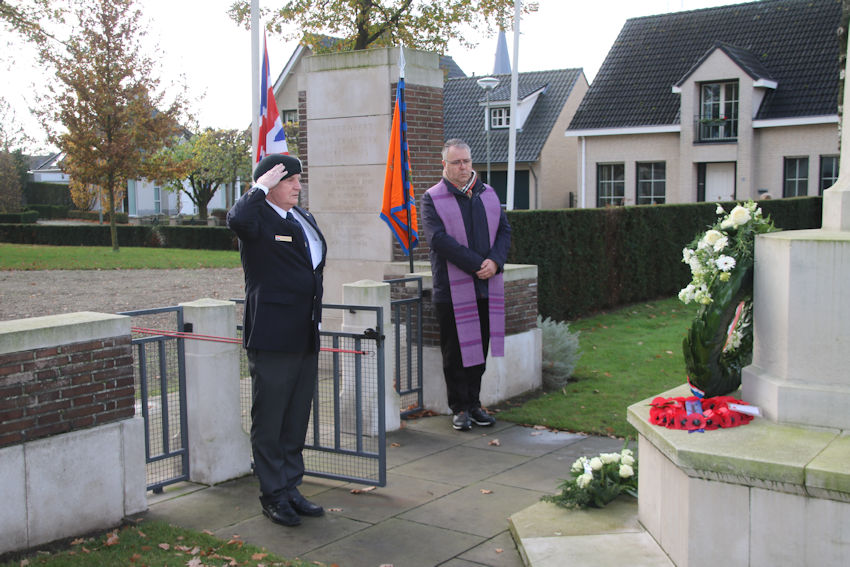 Wapenbroeder's tweet photo. Op 14 november 2020 is onder auspiciën van het Bestuur van de Bond van Wapenbroeder, Afdeling Ospel een korte, sobere maar respectvolle ceremonie gehouden.

Meer lezen: > https://t.co/qtdWHkTKxw

Naar de foto's: > https://t.co/a3feuKVrPp https://t.co/GdkEASZu0X
