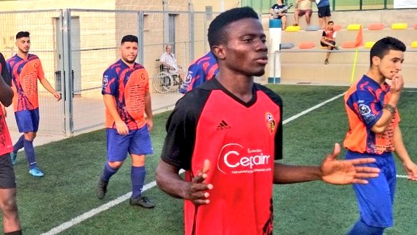 CFSantomera1's tweet photo. Desde el CF Santomera lamentamos la muerte de Yannick Fonkoua, ex jugador del @CiudadDeMurcia, asesinado por el exnovio de su pareja.

Nuestras condolencias a la familia rojinegra del @CiudadDeMurcia.

Descansa en paz, Yannick. https://t.co/WHtjOMaar8