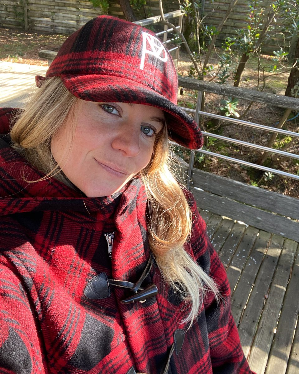 Adopter un look 100% de fabrication française c’est possible chez LVP!
Et vive le tartan issu de deadstock de maisons de luxe parisiennes