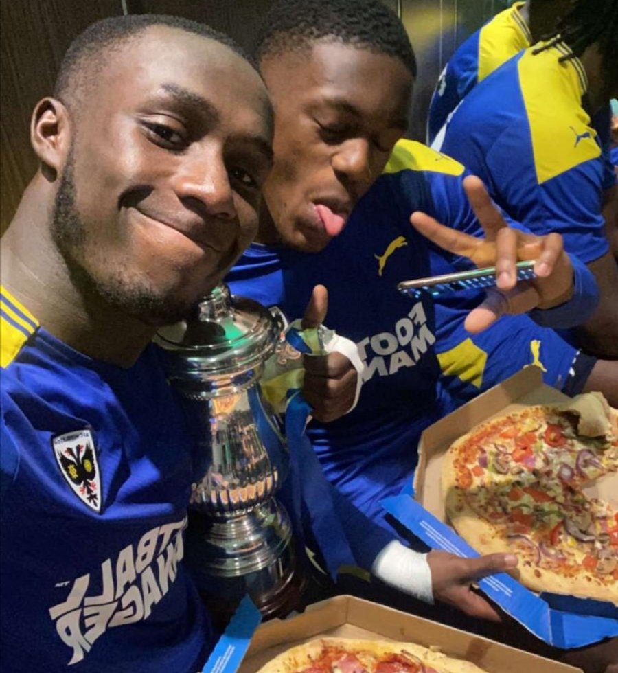 🍕 Well deserved treats for the Champions! <a href="/KFrimpong_/">Kwaku Frimpong</a> <a href="/Troychiabi19/">Troy</a> #AFCW <a href="/AFCWAcademy/">AFC Wimbledon Academy</a>