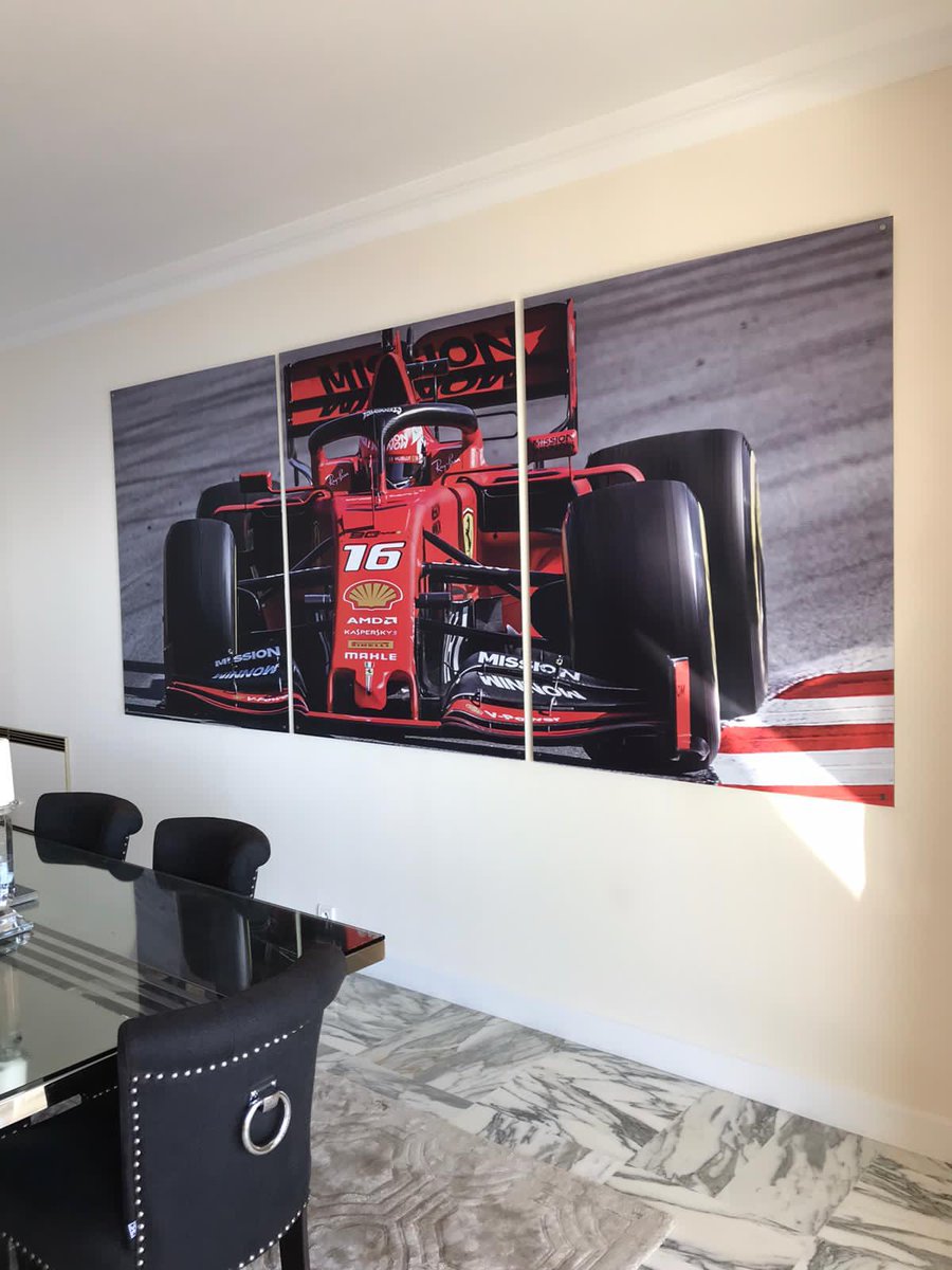 GSDeco1's tweet photo. Plaque décorative triptyque de la Ferrari de Charles Leclerc en maxi format 350x150 cm !
Impression haute définition encre UV fini mat sur dibond 3mm.
Pose sur site par nos techniciens. https://t.co/r3KtH6uNIC