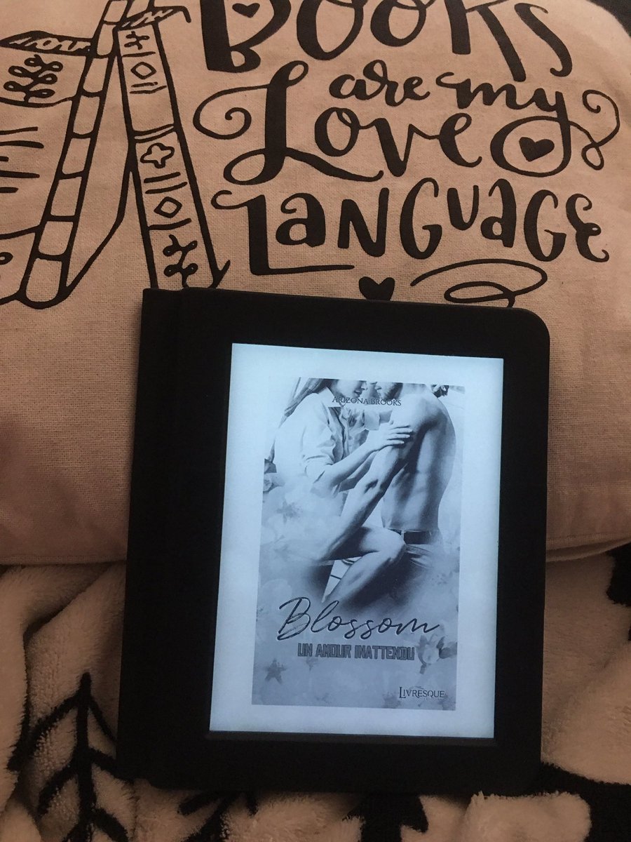 ninilectrice's tweet photo. #NewLecture #ServicePresse
Ce soir j’attaque « Blossom : un amour inattendu » d’ Arizona Brooks qui sort le 2 décembre chez @LivresqueFR
#Blossom #UnAmourInattendu #ArizonaBrooks #LivresqueEditions #SP #SimplementPro
https://t.co/id2OcpubSe https://t.co/1GYZrzAcNE