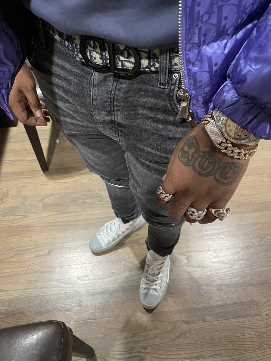 FivioForeign's tweet photo. Dey think I made it out.. If bro do a hit imma pay em out 😈 https://t.co/BJ5mzL4oBT