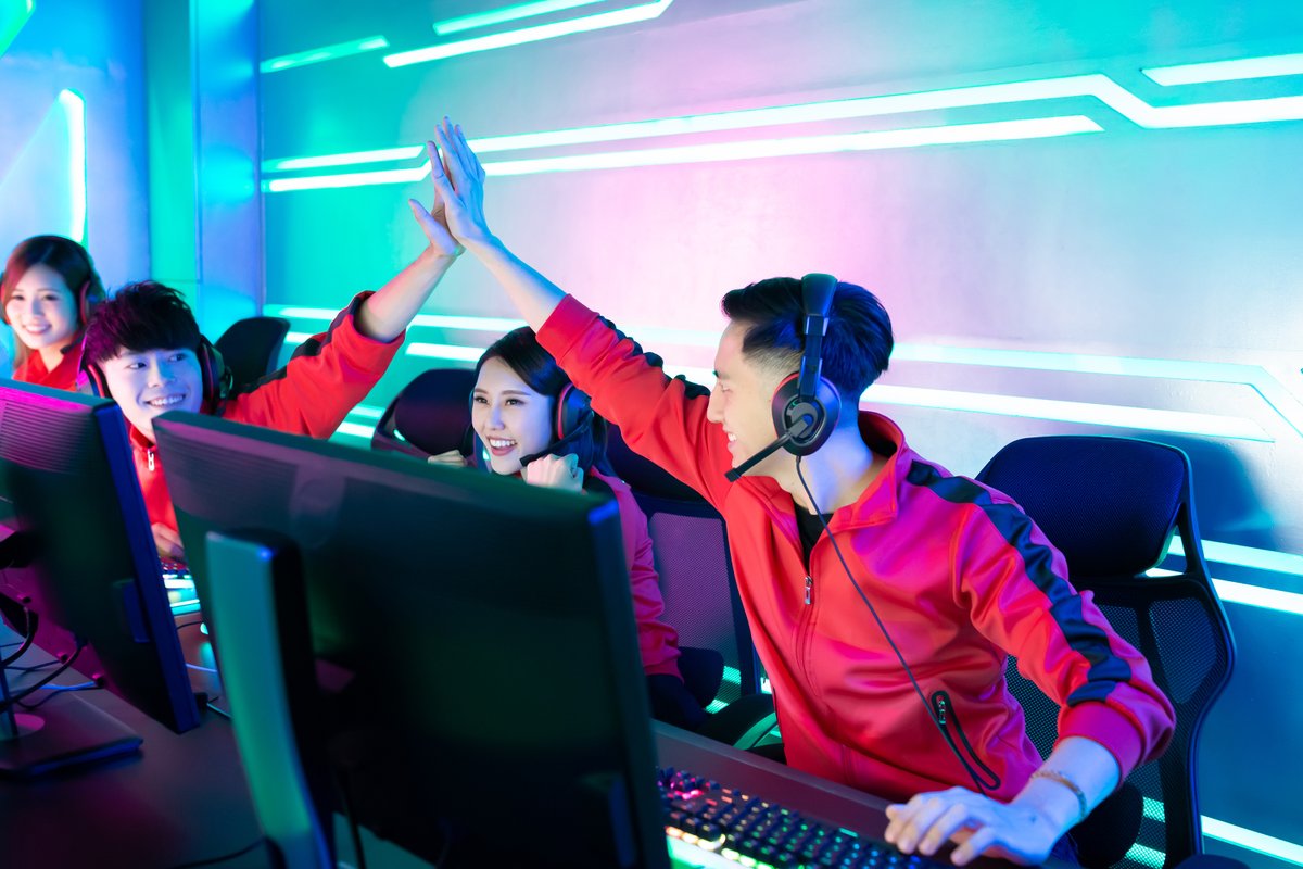 OVHcloud_US's tweet photo. Hit pause on the subscription!! Host #Minecraft on your own #gamingserver. Check out our latest #OVHcloudBlog post to learn all about creating your own Minecraft gaming server: https://t.co/Nm31S1HwwE https://t.co/hnzAs7oIH9