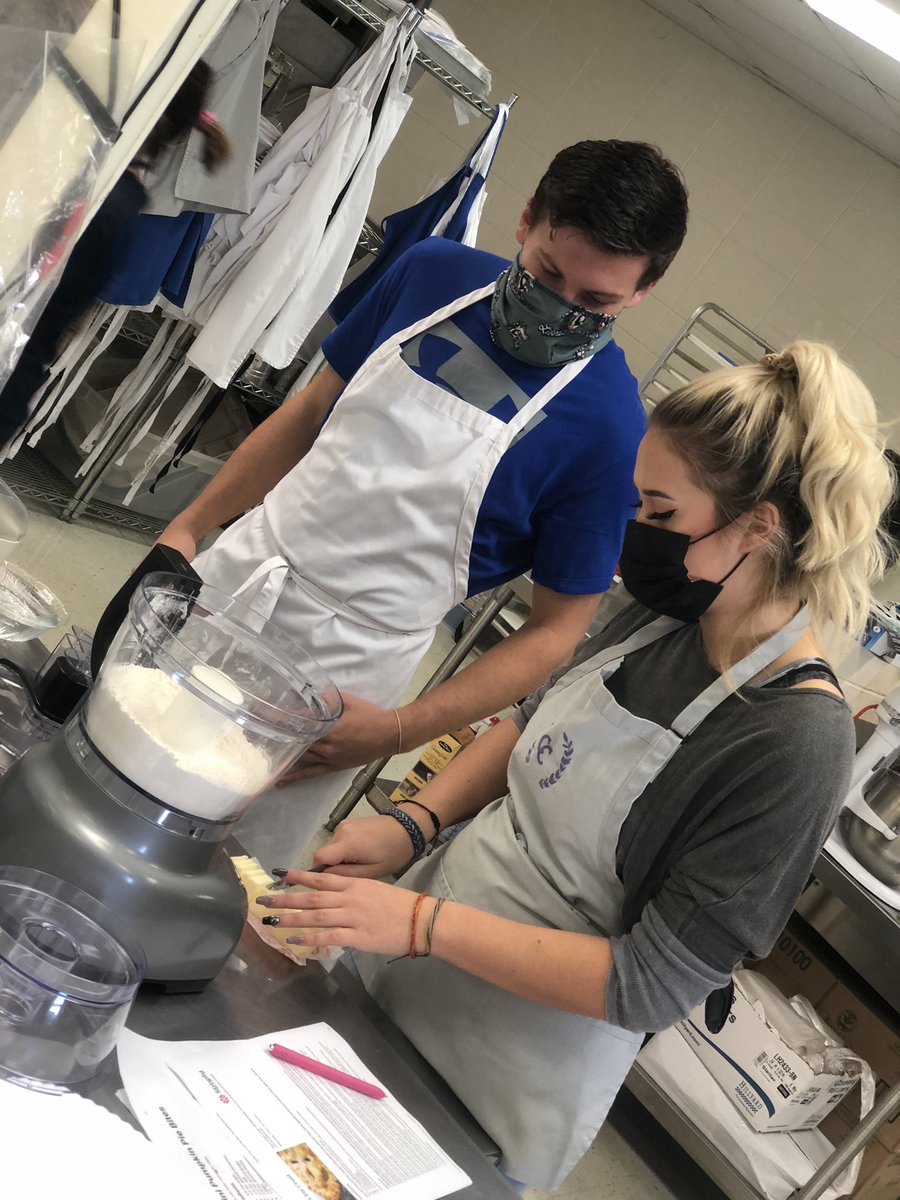 Sjohnston323's tweet photo. ProStart students are perfecting their pie making skills and will be ready to make plenty next week for Thanksgiving! 🧡🦃 #GoLiberators #BHSProStart https://t.co/ZItrWljP91