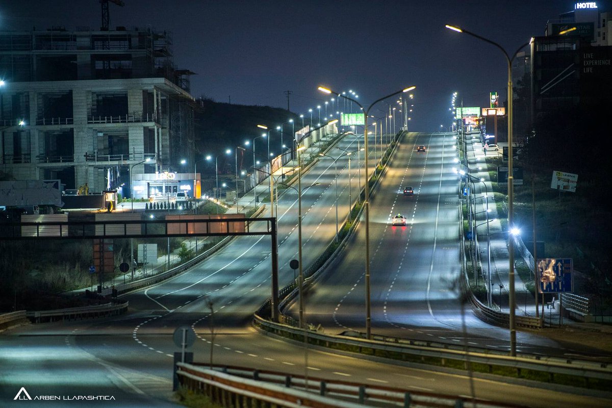 imageofkosovo's tweet photo. Qetësia ka kapluar kryeqytetin e Kosovës 😍

📸 Arben Llapashtica

#imageofkosovo #Covid19 https://t.co/8h055JhvBs
