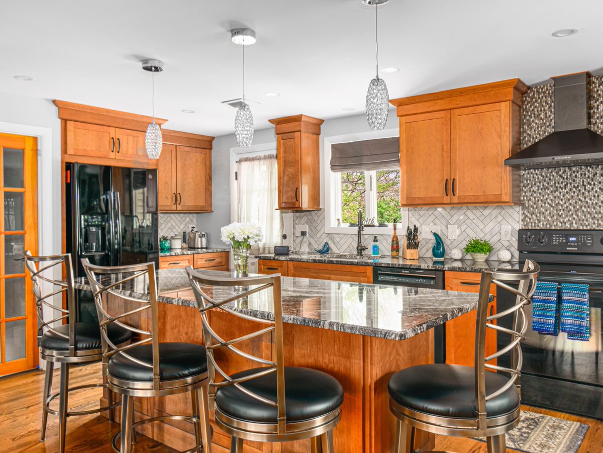 Kccne On Twitter Warwick Ri Kitchen Featuring Stained Cherry Cabinets In Sahara Finish Lucky Black Granite Countertops W Beveled Edge Carrara Marble Polished Herringbone Backsplash Deco Tile Over Range Stainless Steel Chimney