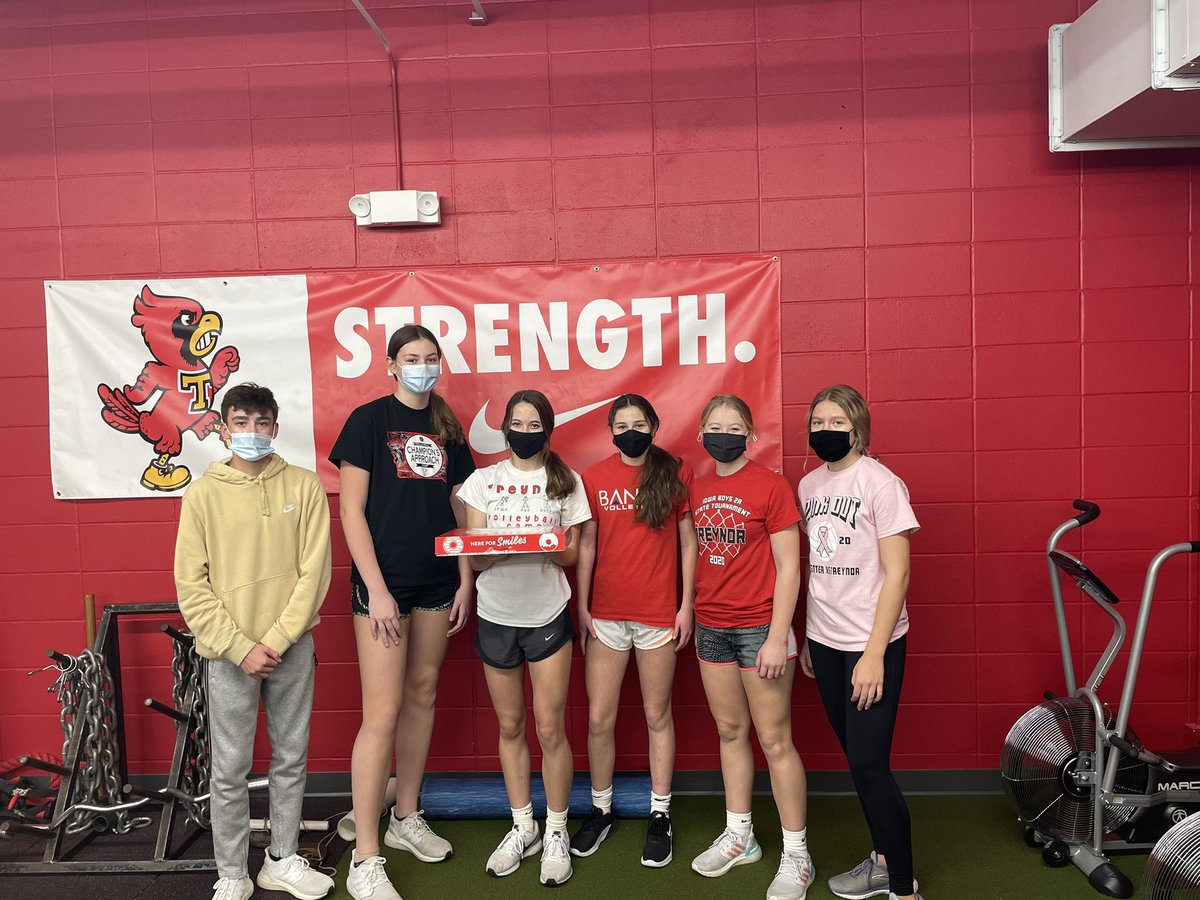 Congrats to Freshmen <a href="/AvaKonz/">Ava Konz</a> for being the 2nd girl this year to run a sub 5 40!  She came in at a blazing 4.99!  She earned her sprint group 🍩today!!! Can’t wait to see where she’s at in 4 years!!! 🐆🚀💪🏼