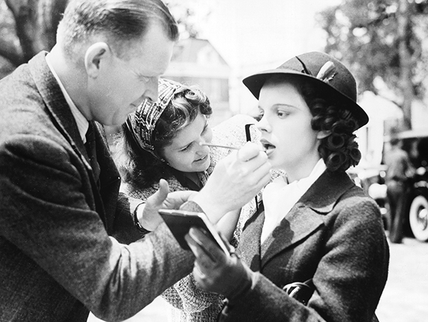 SoScarlett1's tweet photo. Teenage Judy Garland as Betsy Booth in Love Finds Andy Hardy. It gave Lana Turner an early break. #vintagehollywood #classicmoviestar #tcm #GoldenAgeofHollywood #MGMmusical #vintagestar #classicfilm #oldmoviestars #judygarland #mickeyrooney #mgmstudios #mantomantalk #francesgumm https://t.co/oXiNwpk01J