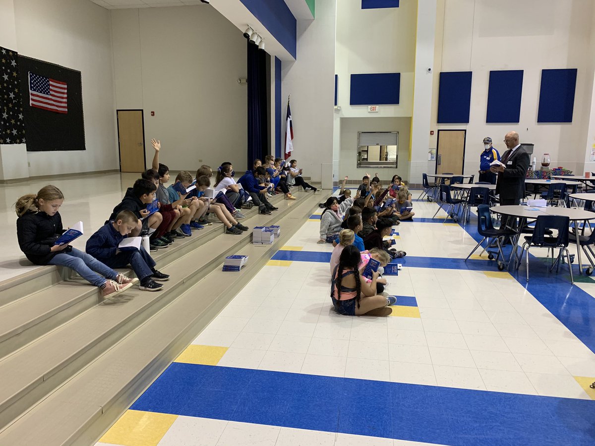 DISDCarson's tweet image. Grateful to the Rotary Club for providing dictionaries to our third grade! #carsonstars