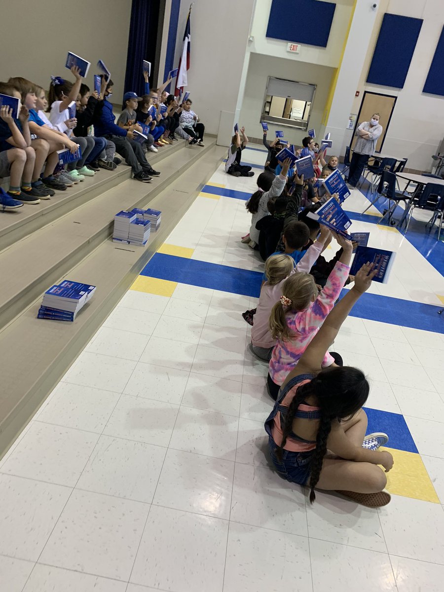 DISDCarson's tweet image. Grateful to the Rotary Club for providing dictionaries to our third grade! #carsonstars