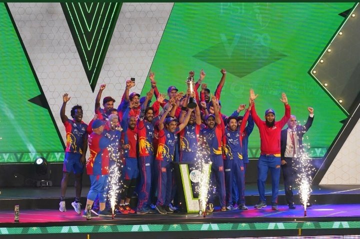 HingoroLuqman's tweet photo. #Congratulations #KarachiKings 
For winning @thePSLt20 trophy.
Love my city 💓
This is for you #DeanJones
#KKvLQ #LQvsKK #PSL2020Final #pslclassico #PSLVFinal https://t.co/AEa3xZW501