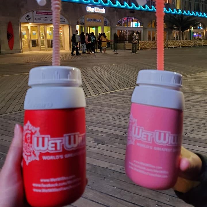 Enjoy a delicious daiquiri and keep your hands warm too!

Our insulated koozies are perfect to keep your drink cold without freezing your hands. Stop by our Resorts location for yours!

#resortsac #doac #acnightlife