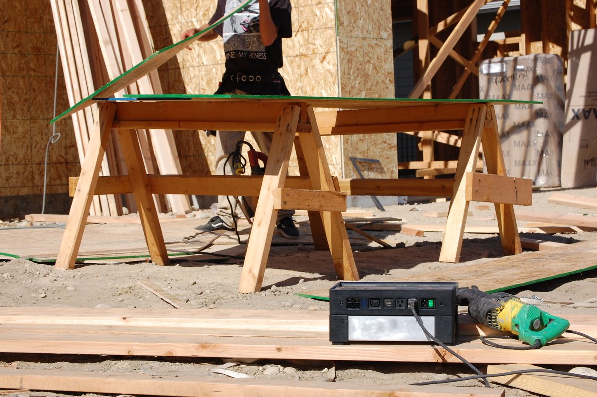 JouleCase's tweet image. "Most job sites aren't lit when we start working. Our diesel generator is way overkill and noisy for the first 1-2 weeks until we pull power lines in. We can use this (Joule Case) throughout any build."

- Mike R. - Contractor

#JouleCase #CleanEnergy  #Power #RenewableEnergy