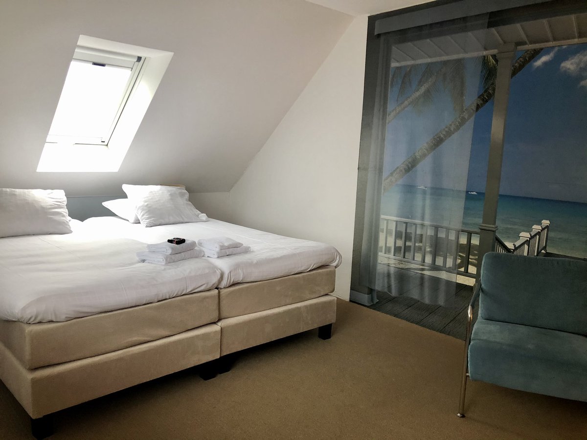 We zetten onze kamers in het zonnetje! ☀️ Wij zijn blij! Onze prachtige nieuwe bedden zijn deze week binnengekomen en ze zijn klaar voor gebruik! Reserveer en combineer je bezoek met een heerlijk viergangen-verrassingsdiner in de vorm van Private Dining. deslaapfabriek.nl