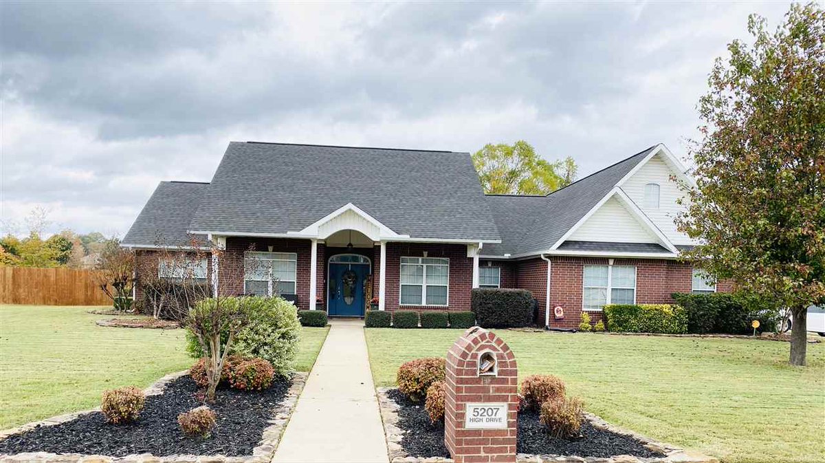 SteveRaffaelli's tweet photo. Check out our newest listing in #Texarkana! Tell us what you think!  #realestate https://t.co/IfqSHNv5Te https://t.co/SryFViKRNA