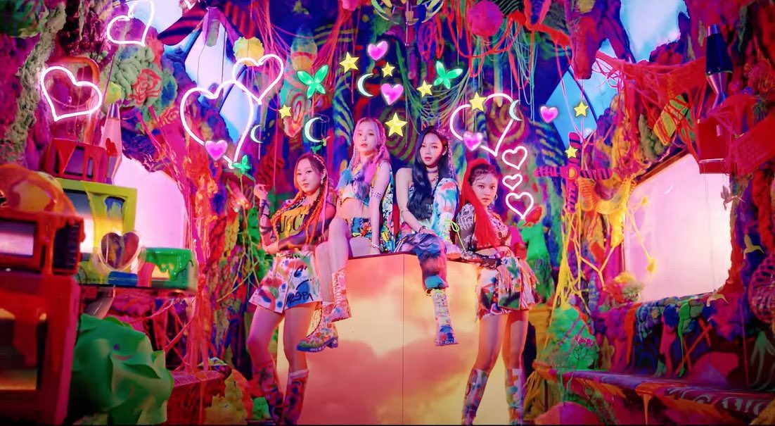 aespaining's tweet image. ㅤ
Our debut MV, Black Mamba is now available and can be watched on SM official YouTube channel! Give it a lot of love and support and let’s start this journey together with æspa.🦋
🎬 youtu.be/ZeerrnuLi5E
ㅤ