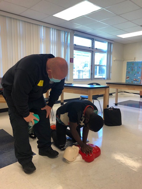 SandraDailey4's tweet photo. New Community CPR training happening today at HMS!  Thank you OFR &amp; MCFR! https://t.co/ESPhGDunfB
