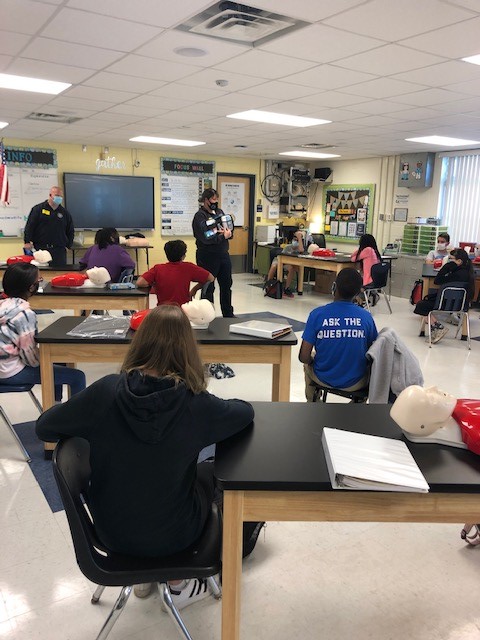 SandraDailey4's tweet photo. New Community CPR training happening today at HMS!  Thank you OFR &amp; MCFR! https://t.co/ESPhGDunfB