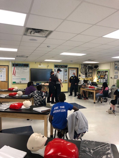 SandraDailey4's tweet photo. New Community CPR training happening today at HMS!  Thank you OFR &amp; MCFR! https://t.co/ESPhGDunfB